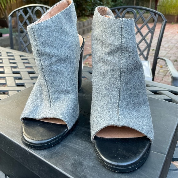 SABA Grey Block Heels - Picture 2 of 4